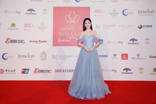 何泓姗杂志平面植入，明星同款种草服装首饰品牌(图3)
